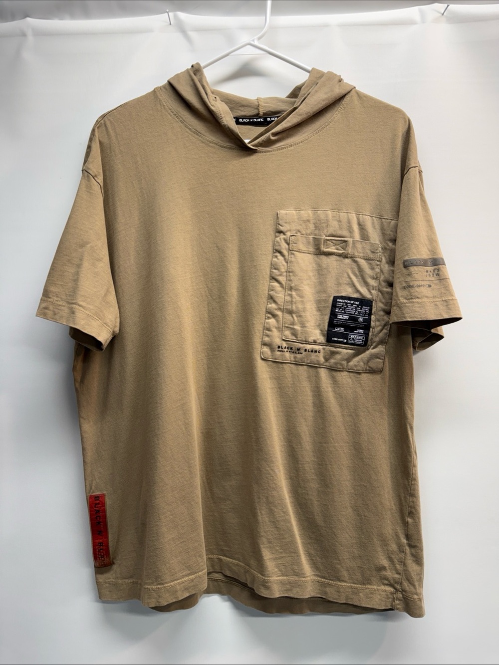 Black N' Blanc Men’s Hooded Graphic T-shirt Sz M/L Khaki Tan Streetwear‎ Grunge